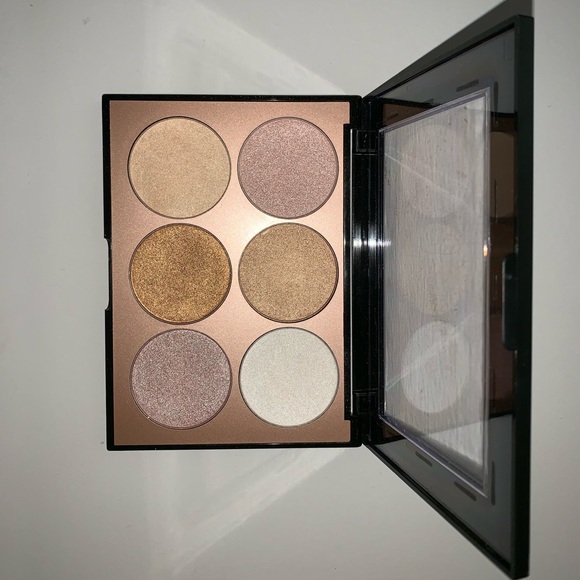 Makeup. - Picture 2 of 4